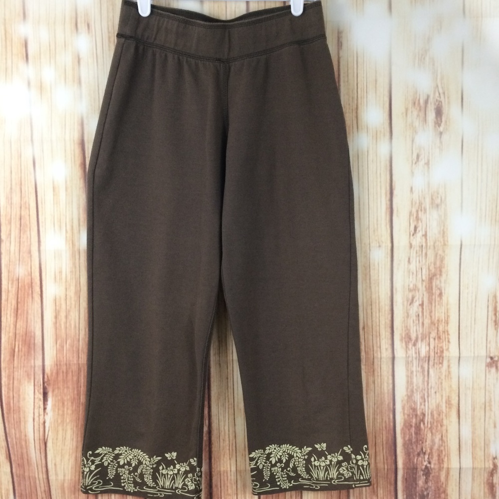 Lucy | Brown Yoga Athletic Graphic Capri Workout